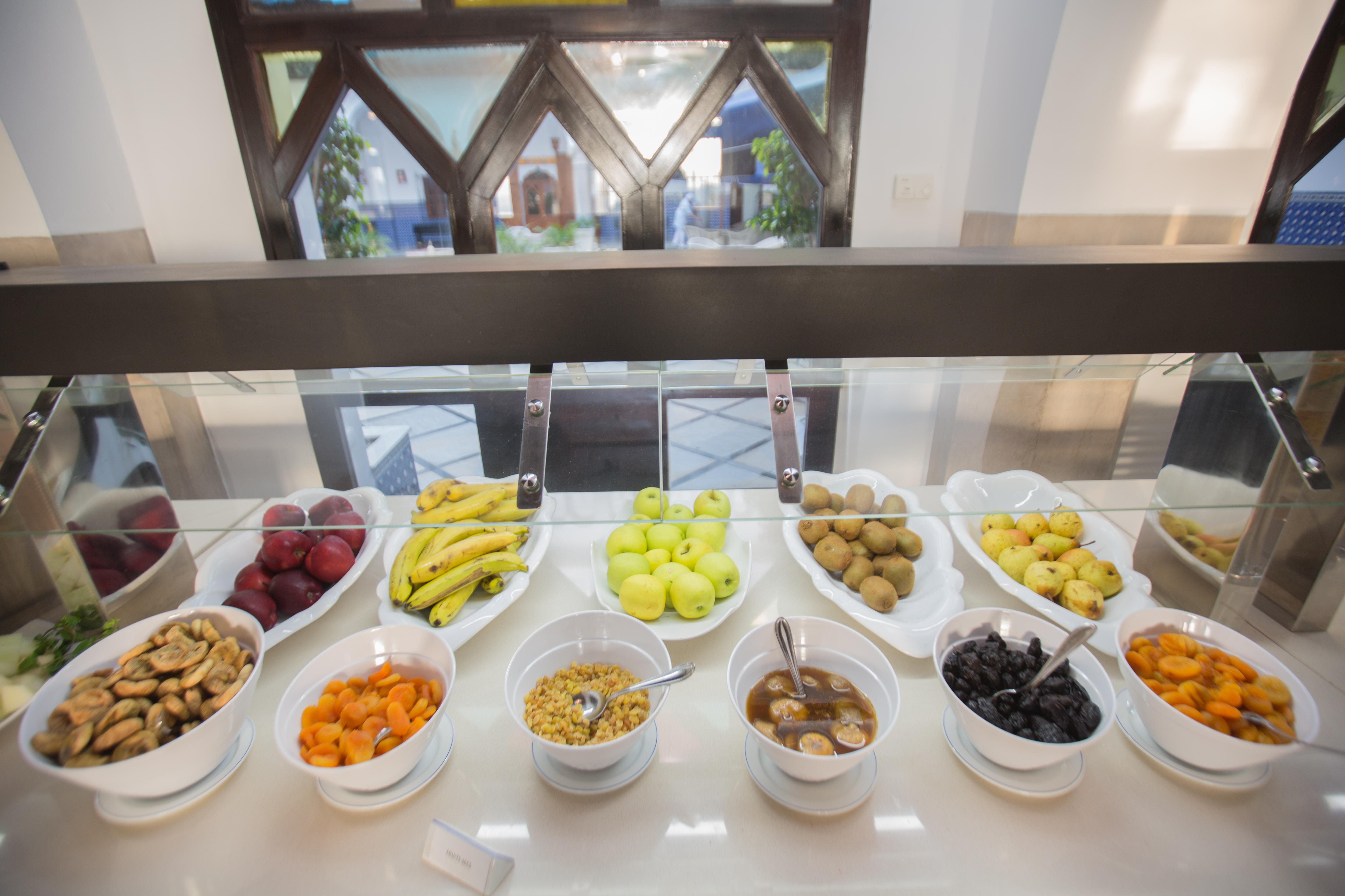 El Minzah Hotel Tanger Restaurant foto A selection of dried fruit